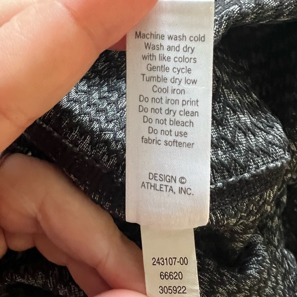 Athleta Yoga Workout Leggings in Black with White Zig Zag Print - Size Medium - Picture 5 of 6